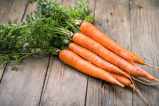 Fresh-Carrots-on-a-Table