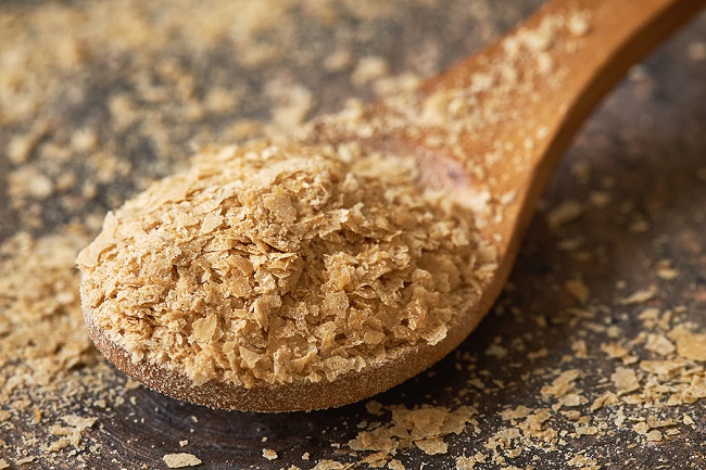 Nutritional-Brewers-Yeast-in-Wooden-Spoon