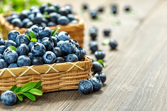 Fresh-Blueberries-on-a-Table