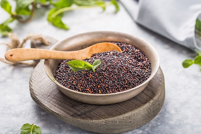 Quinoa-Seeds-in-Bowl